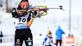 Biathletin Vanessa Voigt beim Schießen