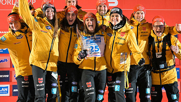 Teambild der DSV Skispringer und Skispringerinnen