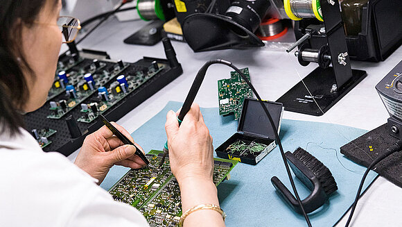Soldering by hand
