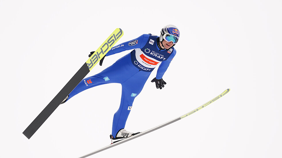 NoKo Athlet beim Skispringen