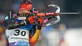 Biathlet Philip Nawrath beim Schießen