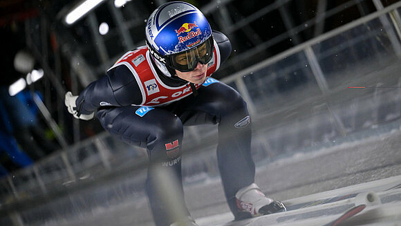 Andreas Wellinger kurz vor dem Skisprung