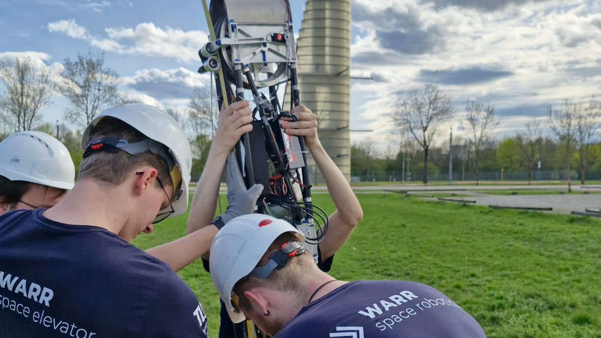 WARR employees with drive solution