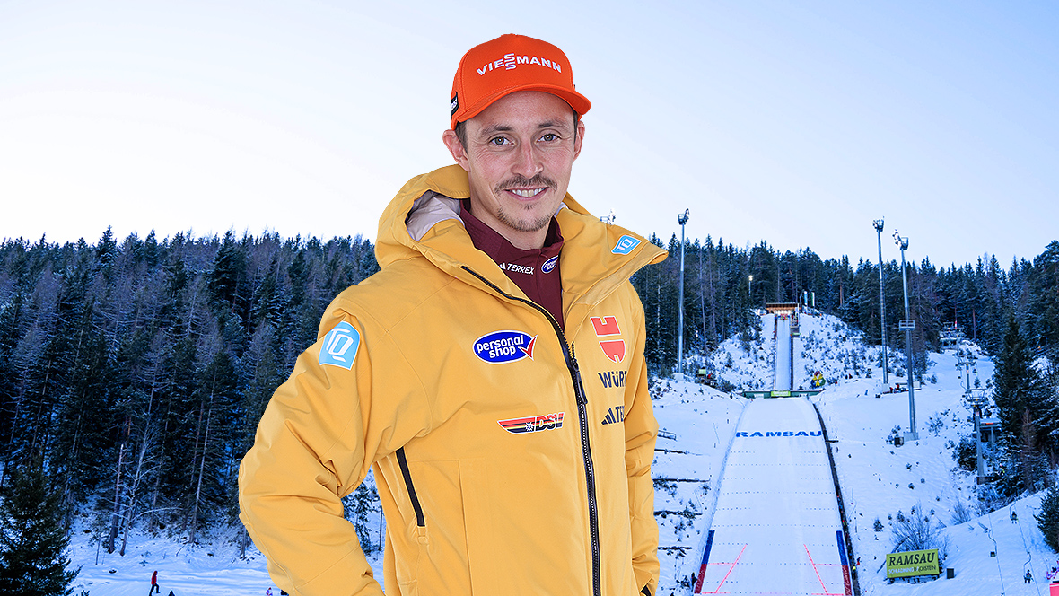 Portrait von Eric Frenzel im Hintergrund eine Skisprungschanze