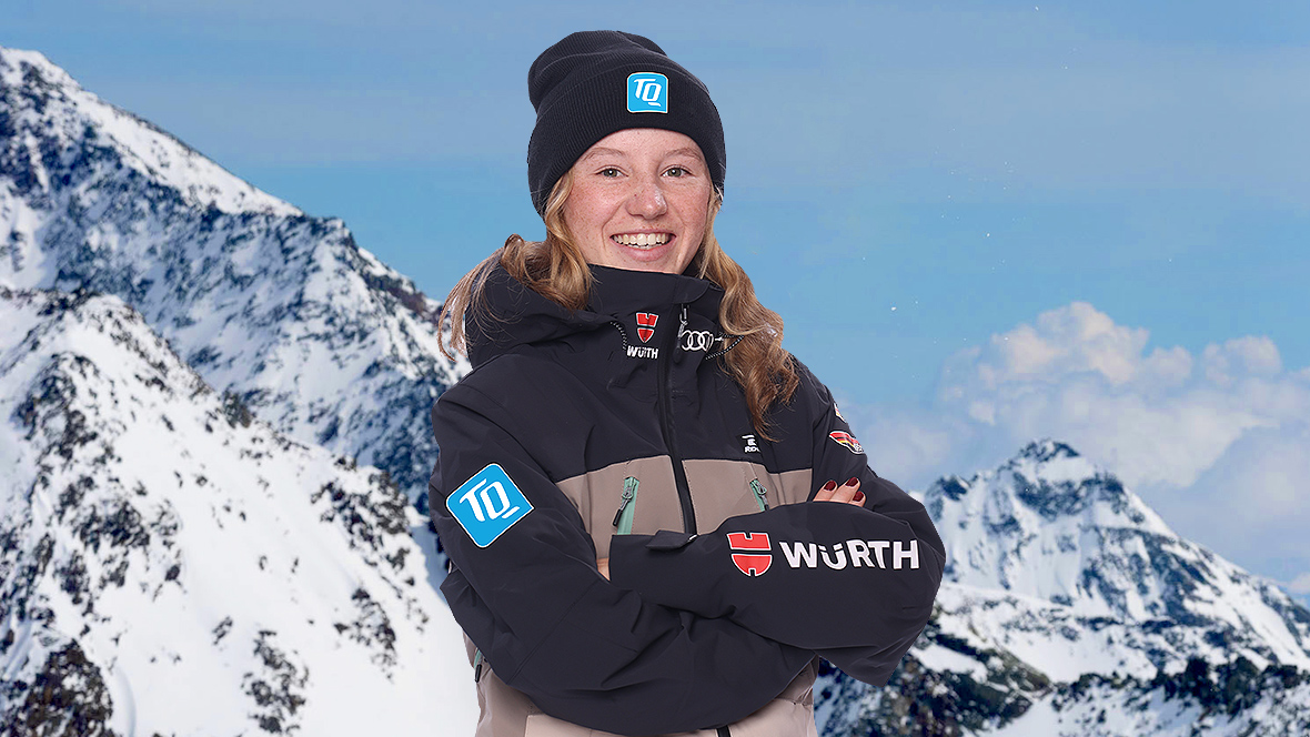 Portrait von Muriel Mohr im Hintergrund schneebedeckte Berge