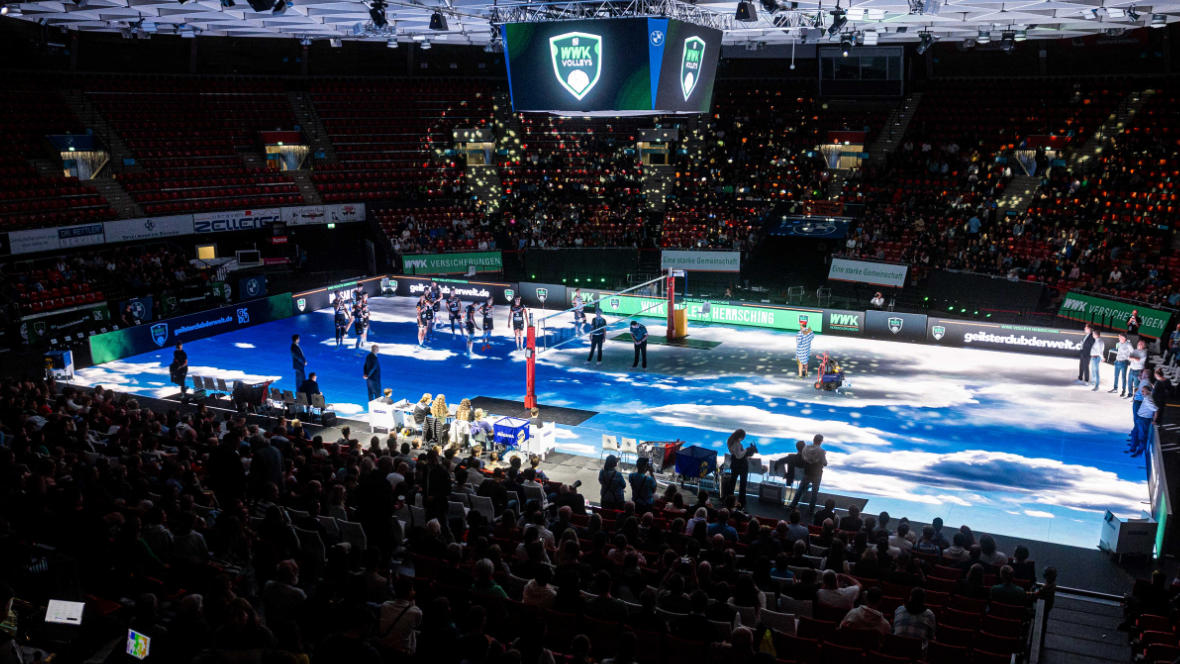 Beleuchtetes Volleyballspielfeld des GCDW