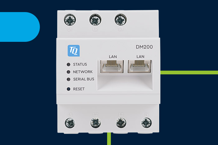 Produktbild DM200 von TQ-Automation mit blauem Hintergrund und grünem Streifen