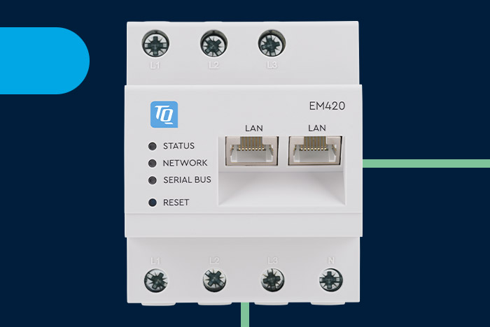 Produktbild EM420 von TQ-Automation mit blauem Hintergrund und grünem Streifen