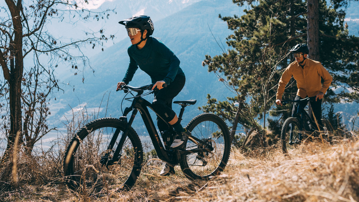 Mit E-Bike bergauf fahren