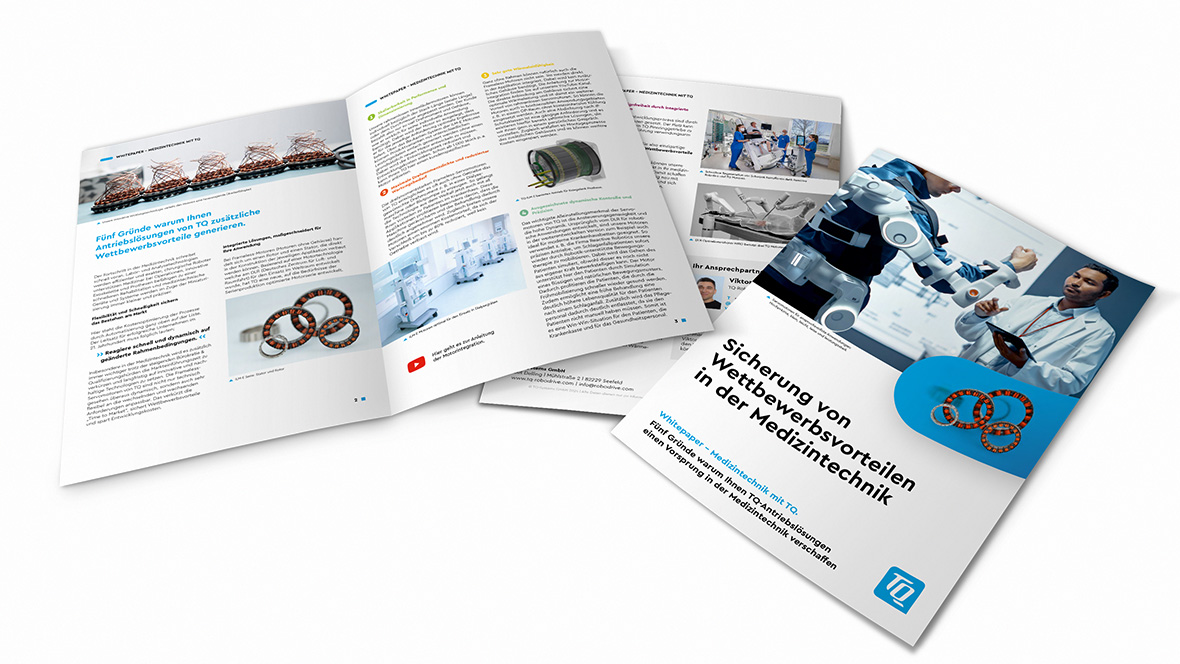 Vorderansicht und aufgeschlagenes Whitepaper MedTech von TQ-RoboDrive
